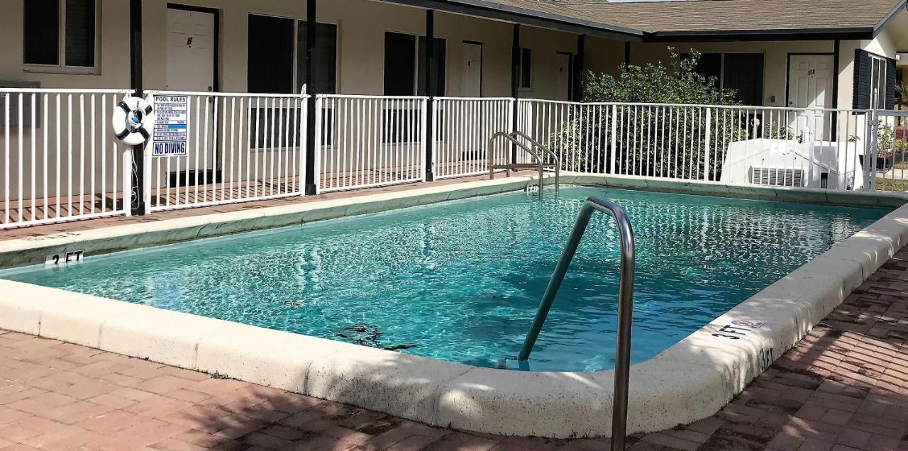 Pompano Breeze Aparthotel Pompano Beach Exterior photo